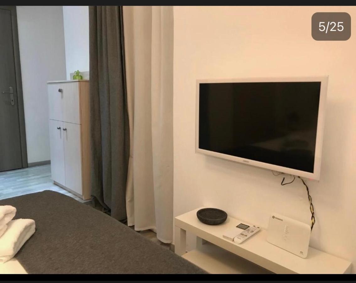 Small Budget Diamond Apartment In Agias Sofias. Thessaloniki Exterior photo