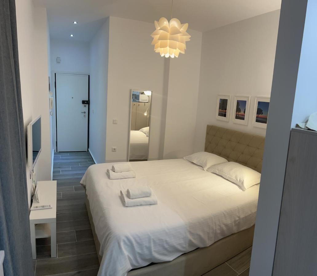 Small Budget Diamond Apartment In Agias Sofias. Thessaloniki Exterior photo