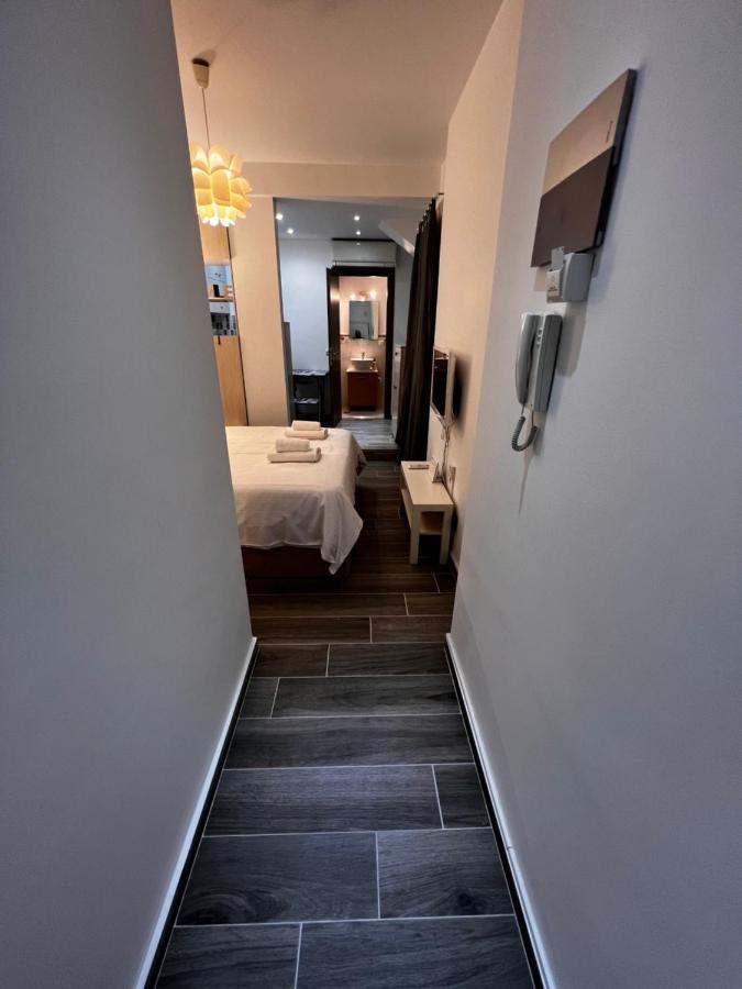 Small Budget Diamond Apartment In Agias Sofias. Thessaloniki Exterior photo